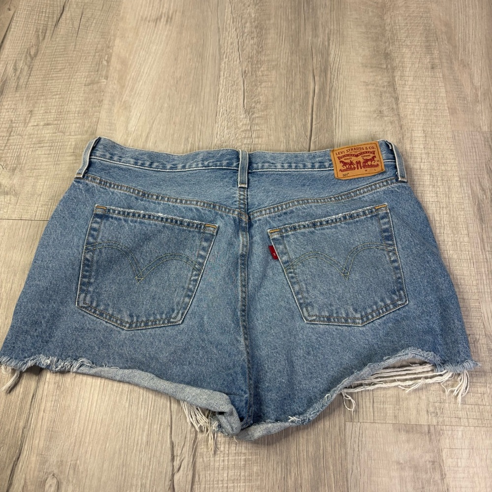 Levi’s 501 Denim Shorts Size 34 - Picture 2 of 5